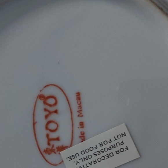 Macau Bird and Flowers by Toyo,Multicolors,7in.Diameter Gold Trim,Scalloped Edge - Picture 3 of 4